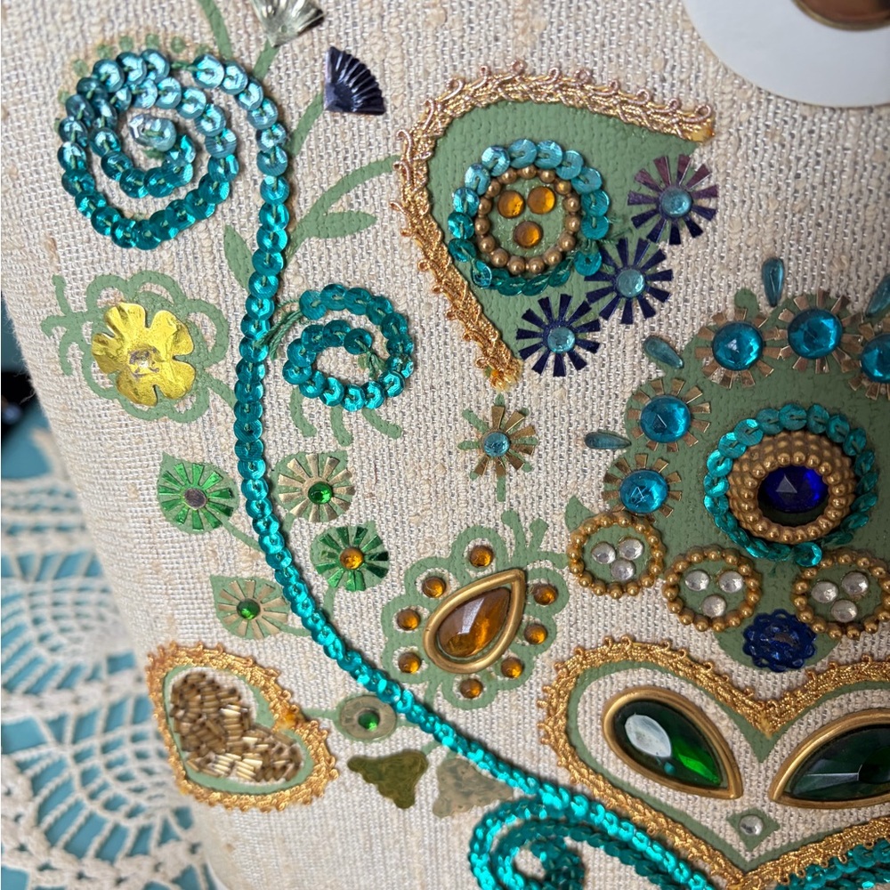 Vintage canvas purse made from canvas wood and rhinestones. 1960s.Great shape. - Picture 6 of 6